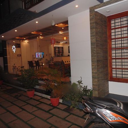 Hotel White House Residency à Varkala Extérieur photo