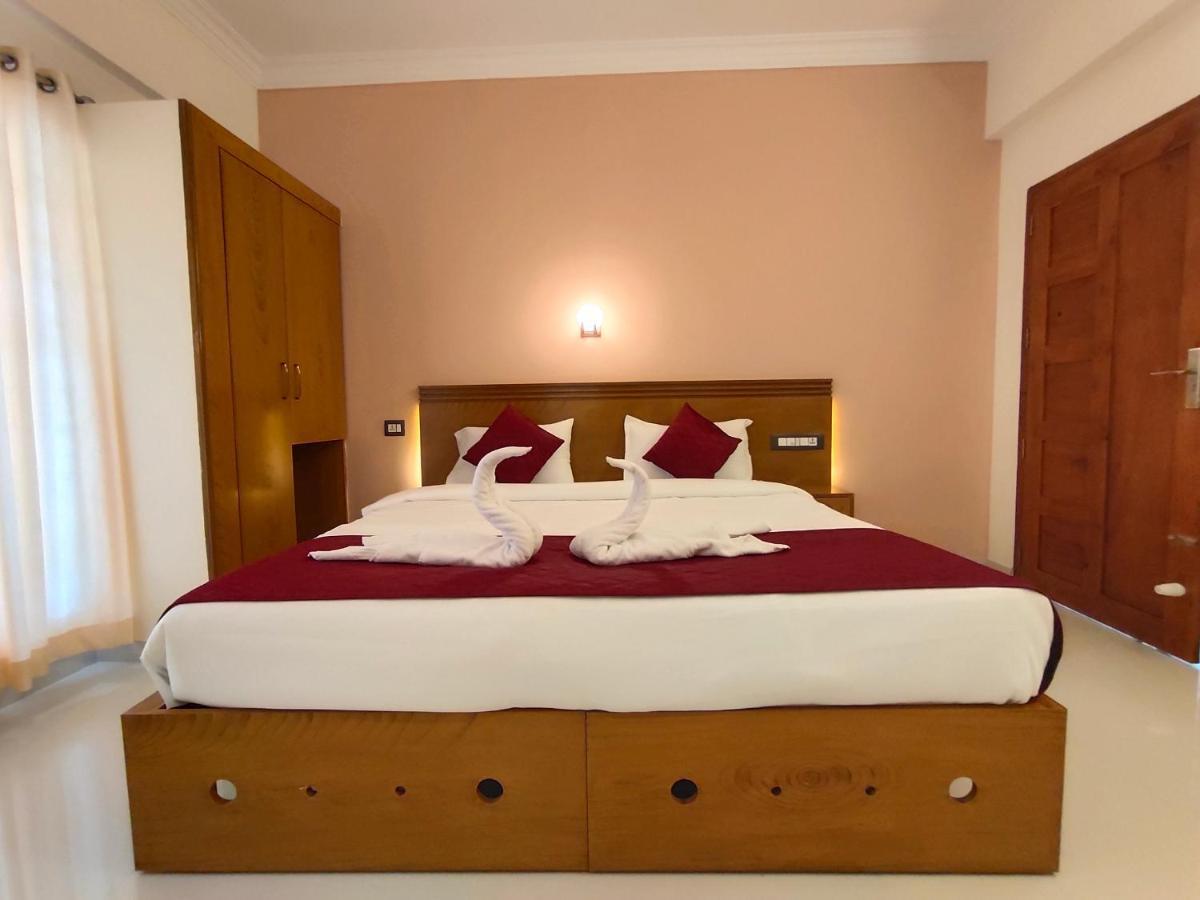 Hotel White House Residency à Varkala Extérieur photo