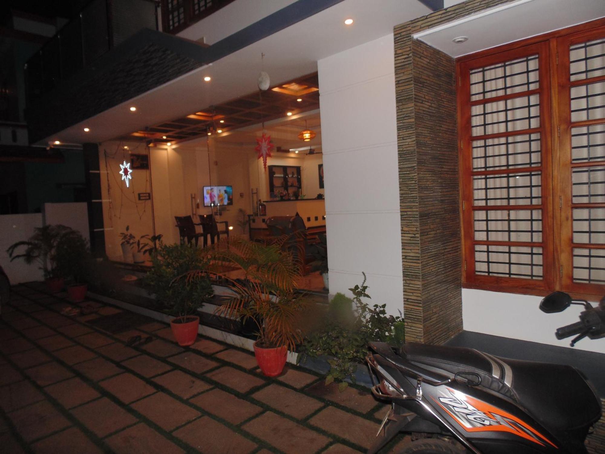Hotel White House Residency à Varkala Extérieur photo